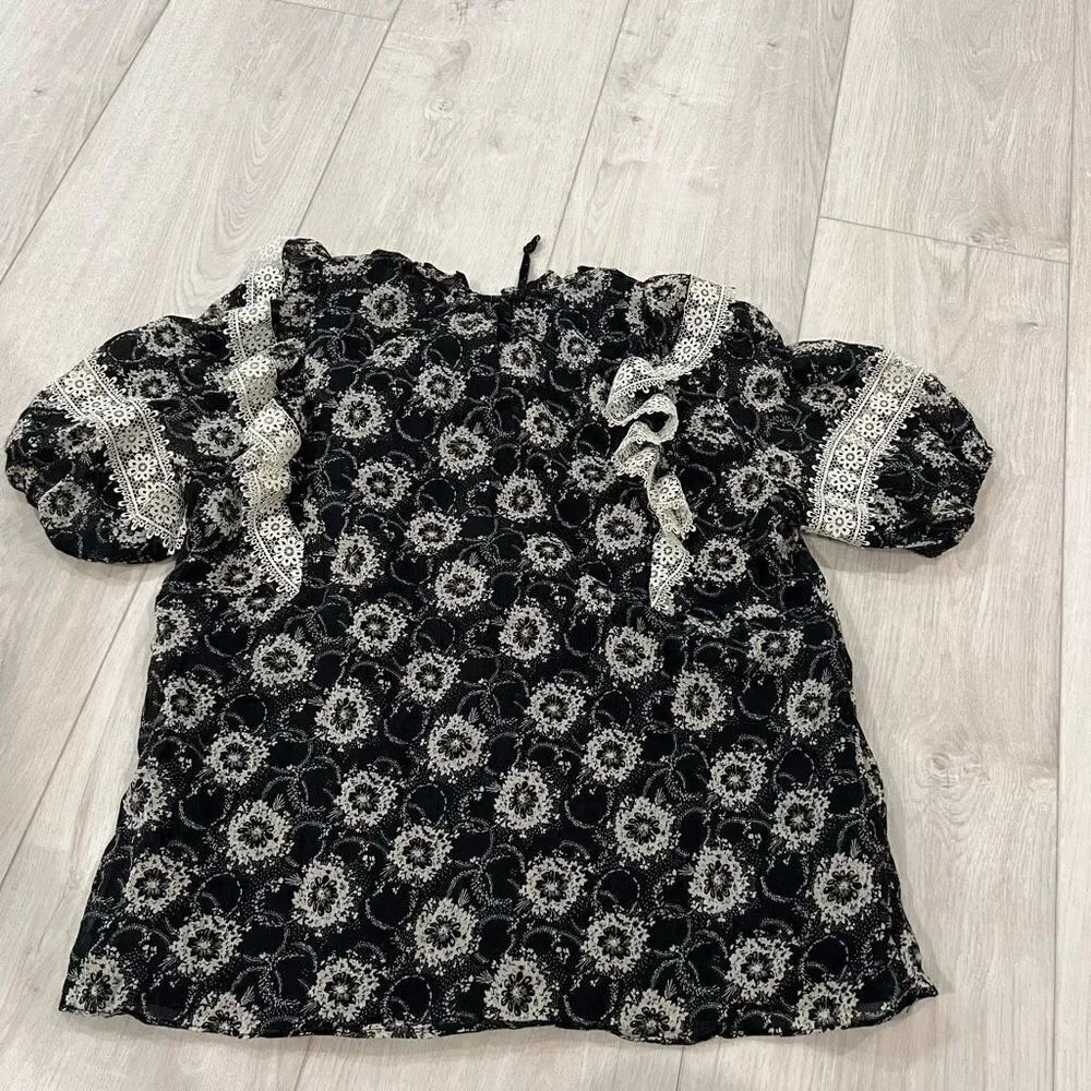 Current air Floral Lace Trimmed Top size L - Picture 2 of 7